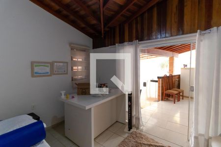 Casa à venda com 350m², 5 quartos e 8 vagas Casa à venda com 350m², 5 quartos e 8 vagasSala de apoio da Churrasqueira