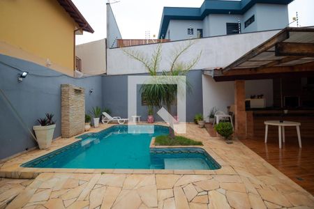 Casa à venda com 350m², 5 quartos e 8 vagas Casa à venda com 350m², 5 quartos e 8 vagasPiscina
