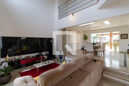 Casa à venda com 350m², 5 quartos e 8 vagas Casa à venda com 350m², 5 quartos e 8 vagasSala de TV