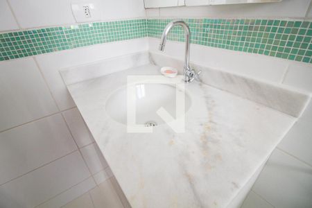 Casa de condomínio à venda com 160m², 3 quartos e 2 vagasbanheiro