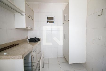 Casa de condomínio à venda com 160m², 3 quartos e 2 vagasarea de serviço