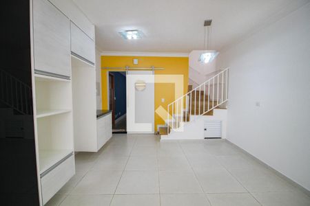 Casa de condomínio à venda com 160m², 3 quartos e 2 vagascozinha