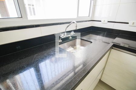 Casa de condomínio à venda com 160m², 3 quartos e 2 vagascozinha