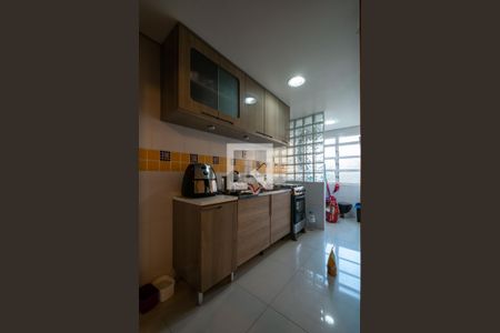 Apartamento à venda com 143m², 2 quartos e 2 vagas Apartamento à venda com 143m², 2 quartos e 2 vagasCozinha e Área de Serviço