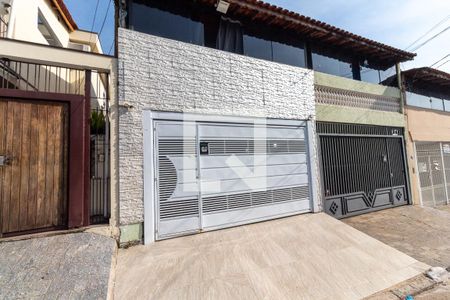Casa à venda com 250m², 3 quartos e 2 vagasFachada