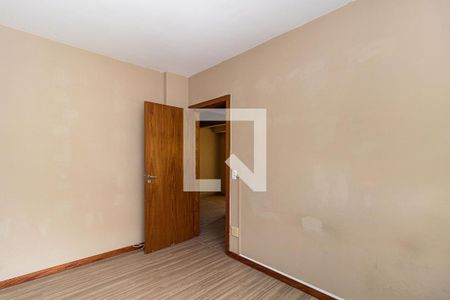 Quarto 1 de apartamento para alugar com 2 quartos, 72m² em Passo da Areia, Porto Alegre