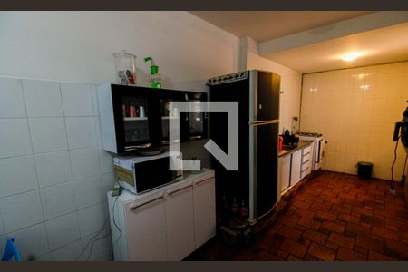 Casa à venda com 172m², 4 quartos e 2 vagas Casa à venda com 172m², 4 quartos e 2 vagasCozinha - Armários