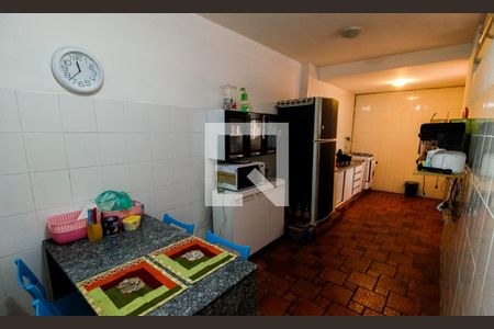 Casa à venda com 172m², 4 quartos e 2 vagas Casa à venda com 172m², 4 quartos e 2 vagasCozinha - Armários