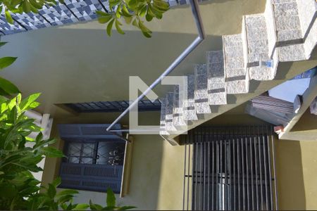 Casa à venda com 300m², 8 quartos e 1 vagaEscada lateral