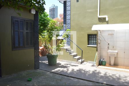 Casa à venda com 300m², 8 quartos e 1 vagaQuintal