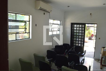 Casa à venda com 300m², 8 quartos e 1 vagaSala /Edícula