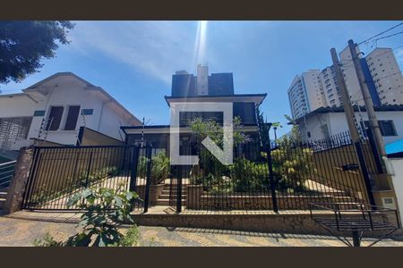 Casa à venda com 300m², 8 quartos e 1 vagaFachada