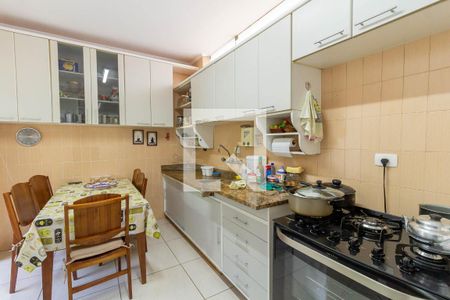 Casa à venda com 340m², 3 quartos e 4 vagas Casa à venda com 340m², 3 quartos e 4 vagasCozinha
