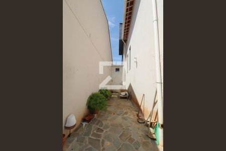 Casa à venda com 280m², 3 quartos e 4 vagasCorredor externo 2