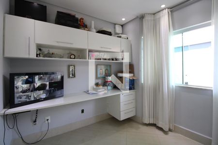 Casa à venda com 280m², 3 quartos e 4 vagasEscritório