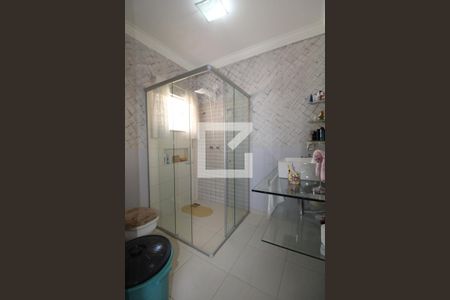 Casa à venda com 280m², 3 quartos e 4 vagasBanheiro da Suíte 2