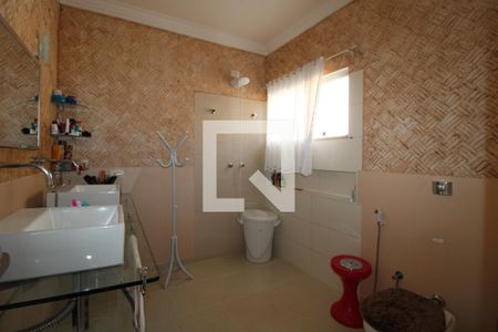 Casa à venda com 280m², 3 quartos e 4 vagasBanheiro da Suíte 1