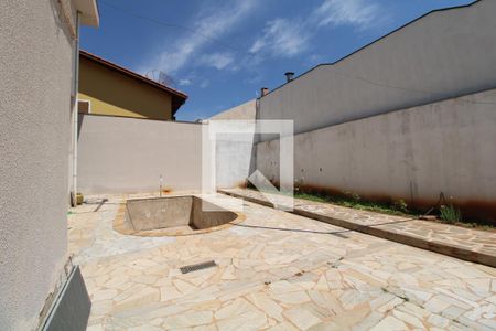 Casa à venda com 280m², 3 quartos e 4 vagasQuintal