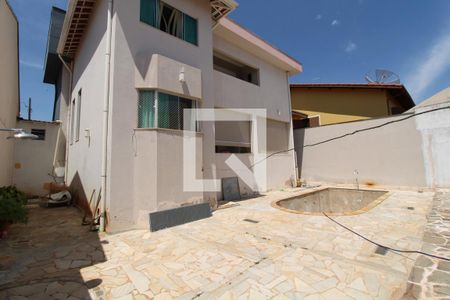 Casa à venda com 280m², 3 quartos e 4 vagasQuintal
