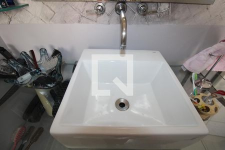 Casa à venda com 280m², 3 quartos e 4 vagasBanheiro da Suíte 2