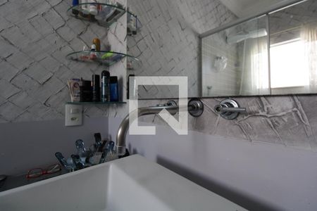 Casa à venda com 280m², 3 quartos e 4 vagasBanheiro da Suíte 2