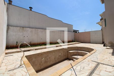 Casa à venda com 280m², 3 quartos e 4 vagasQuintal
