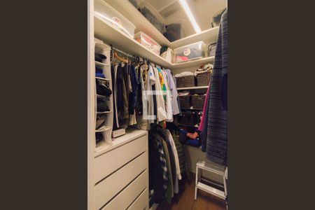 Casa de condomínio à venda com 140m², 4 quartos e 2 vagas Casa de condomínio à venda com 140m², 4 quartos e 2 vagasCloset da Suíte 4