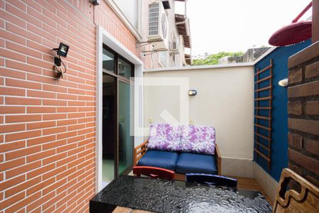 Casa de condomínio à venda com 140m², 4 quartos e 2 vagas Casa de condomínio à venda com 140m², 4 quartos e 2 vagasÁrea Externa