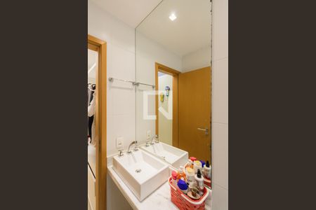 Casa de condomínio à venda com 140m², 4 quartos e 2 vagas Casa de condomínio à venda com 140m², 4 quartos e 2 vagasBanheiro da Suíte 1