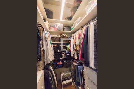 Casa de condomínio à venda com 140m², 4 quartos e 2 vagas Casa de condomínio à venda com 140m², 4 quartos e 2 vagasCloset da Suíte 4