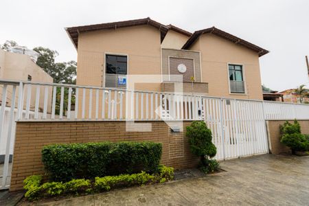 Casa de condomínio à venda com 140m², 4 quartos e 2 vagas Casa de condomínio à venda com 140m², 4 quartos e 2 vagasFachada