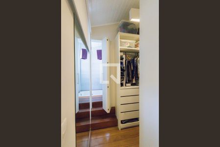 Casa de condomínio à venda com 140m², 4 quartos e 2 vagas Casa de condomínio à venda com 140m², 4 quartos e 2 vagasSuíte 4