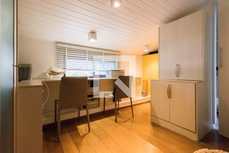 Casa de condomínio à venda com 140m², 4 quartos e 2 vagas Casa de condomínio à venda com 140m², 4 quartos e 2 vagasEscritório da Suíte 4