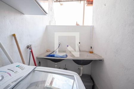 Casa à venda com 285m², 6 quartos e 2 vagas Casa à venda com 285m², 6 quartos e 2 vagasCasa 2 - Área de serviço