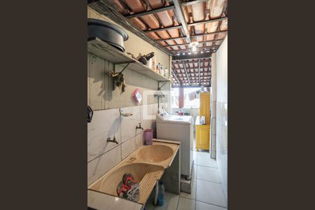 Casa à venda com 285m², 6 quartos e 2 vagas Casa à venda com 285m², 6 quartos e 2 vagasCasa 1 - Área de serviço