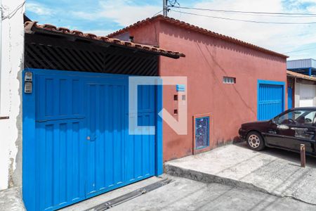 Casa à venda com 285m², 6 quartos e 2 vagas Casa à venda com 285m², 6 quartos e 2 vagasFachada