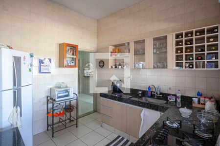 Casa à venda com 285m², 6 quartos e 2 vagas Casa à venda com 285m², 6 quartos e 2 vagasCasa 1 - Cozinha