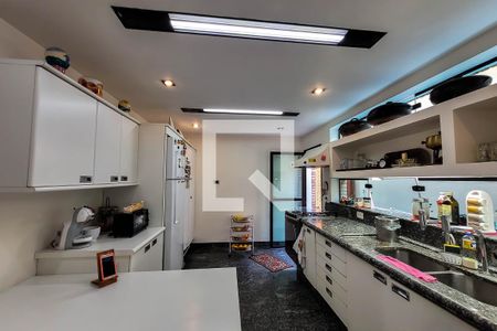 Casa à venda com 585m², 4 quartos e 4 vagasCozinha