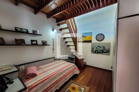 Casa à venda com 585m², 4 quartos e 4 vagasSuíte 2