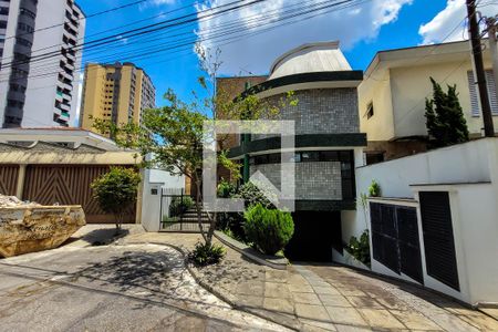Casa à venda com 585m², 4 quartos e 4 vagasFachada