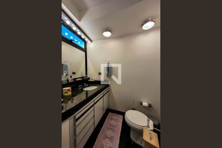 Casa à venda com 585m², 4 quartos e 4 vagasBanheiro Suíte 1