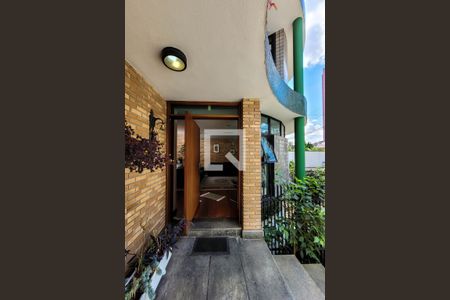 Casa à venda com 585m², 4 quartos e 4 vagasEntrada