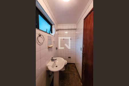 Casa à venda com 585m², 4 quartos e 4 vagasBanheiro de serviço