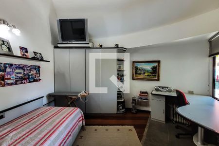 Casa à venda com 585m², 4 quartos e 4 vagasSuíte 1