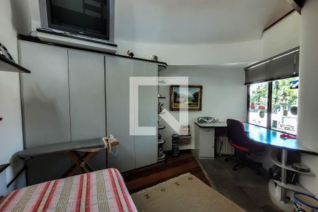 Casa à venda com 585m², 4 quartos e 4 vagasSuíte 1