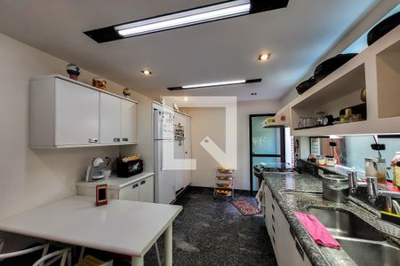 Casa à venda com 585m², 4 quartos e 4 vagasCozinha