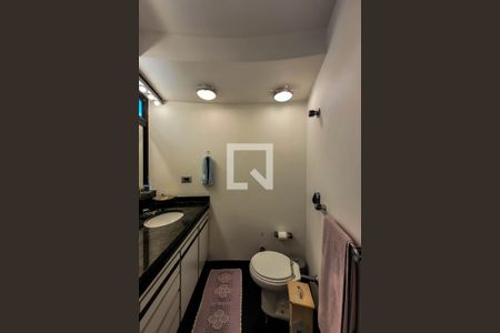 Casa à venda com 585m², 4 quartos e 4 vagasBanheiro Suíte 1