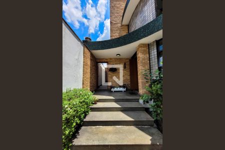 Casa à venda com 585m², 4 quartos e 4 vagasEntrada