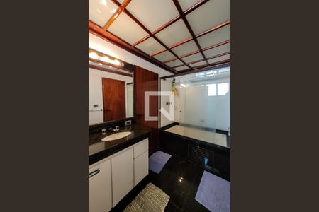 Casa à venda com 585m², 4 quartos e 4 vagasBanheiro Suíte 2 e Suíte 3