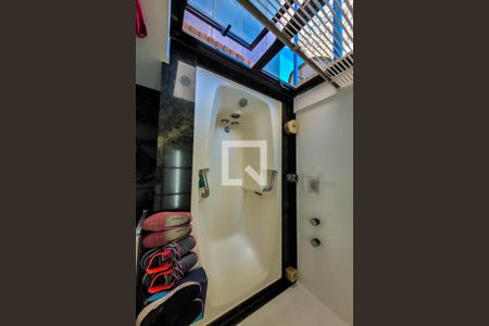 Casa à venda com 585m², 4 quartos e 4 vagasBanheiro Suíte 4